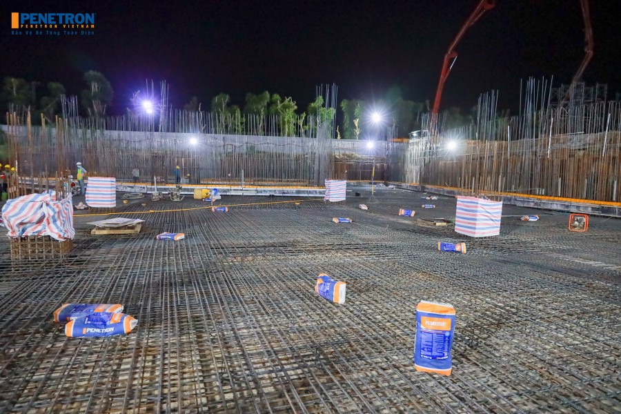 Easily mixed in during batching, PENETRON ADMIX was used to treat the concrete foundation slab of the main commercial center in Aqua City, Việt Nam.