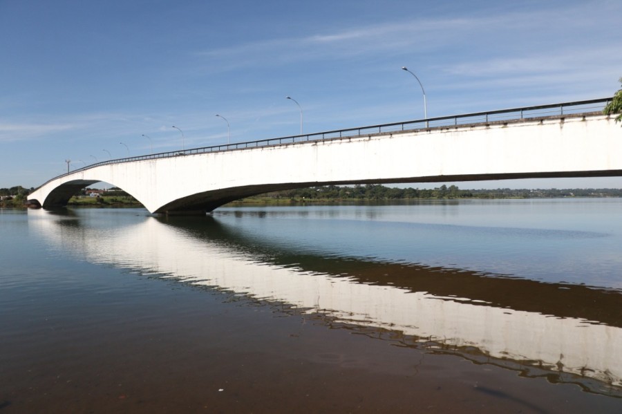 Designed by Oscar Niemeyer, a famous Brazilian architect, the timeless structural lightness of the Honestino Guimarães Bridge is visible again after extensive repair work.