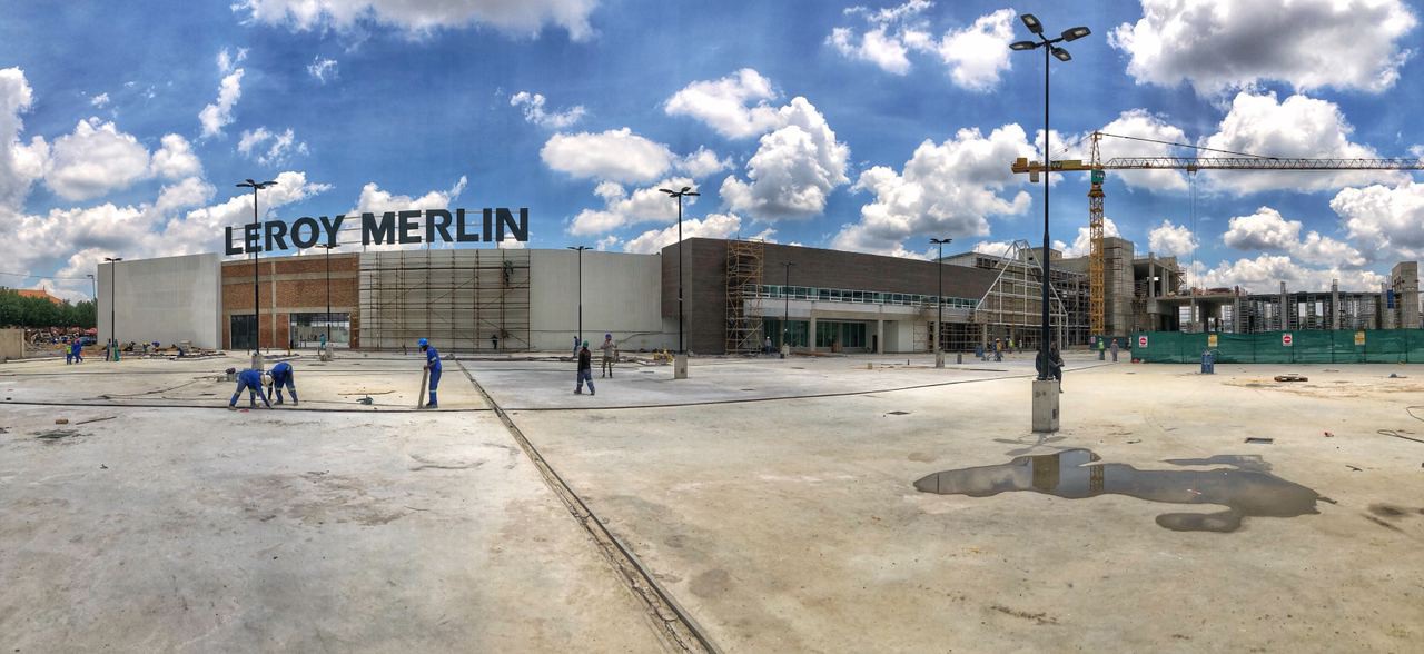 South Africa’s newest retail outlet applied the Penetron System to protect ground floor concrete slabs, below-grade water storage tanks, and the parking garage deck.