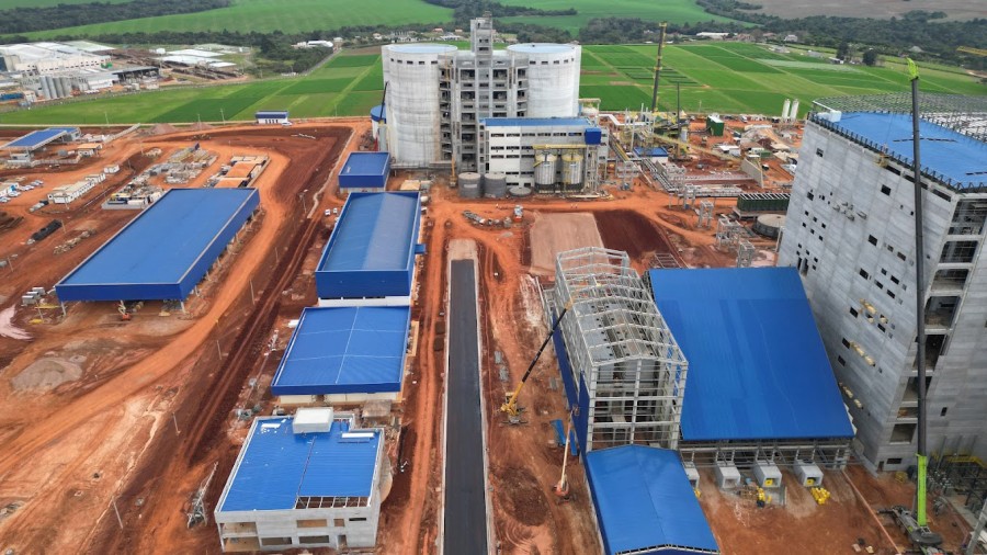 The Maltaria Campos Gerais processes 240,000 tons of malt per year. The waterproofed concrete silos protect the stored grain from any contact with moisture.
